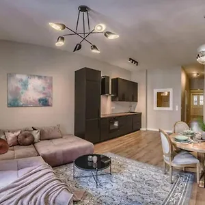 True Gem Downtown Next To Synagogue And Gozsdu Garden Area דירה