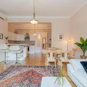 View To The Roofs Luxury With 2 Bedrooms Apartamento